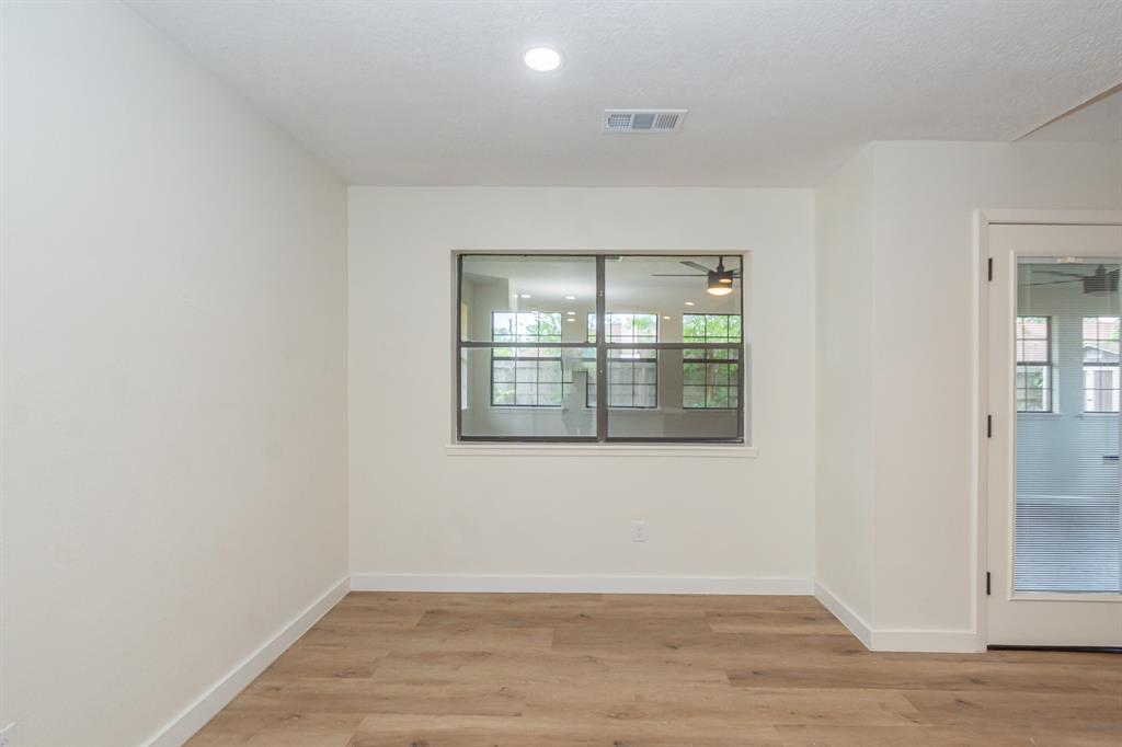 5106 Timber Ridge Street, Baytown, Texas image 13