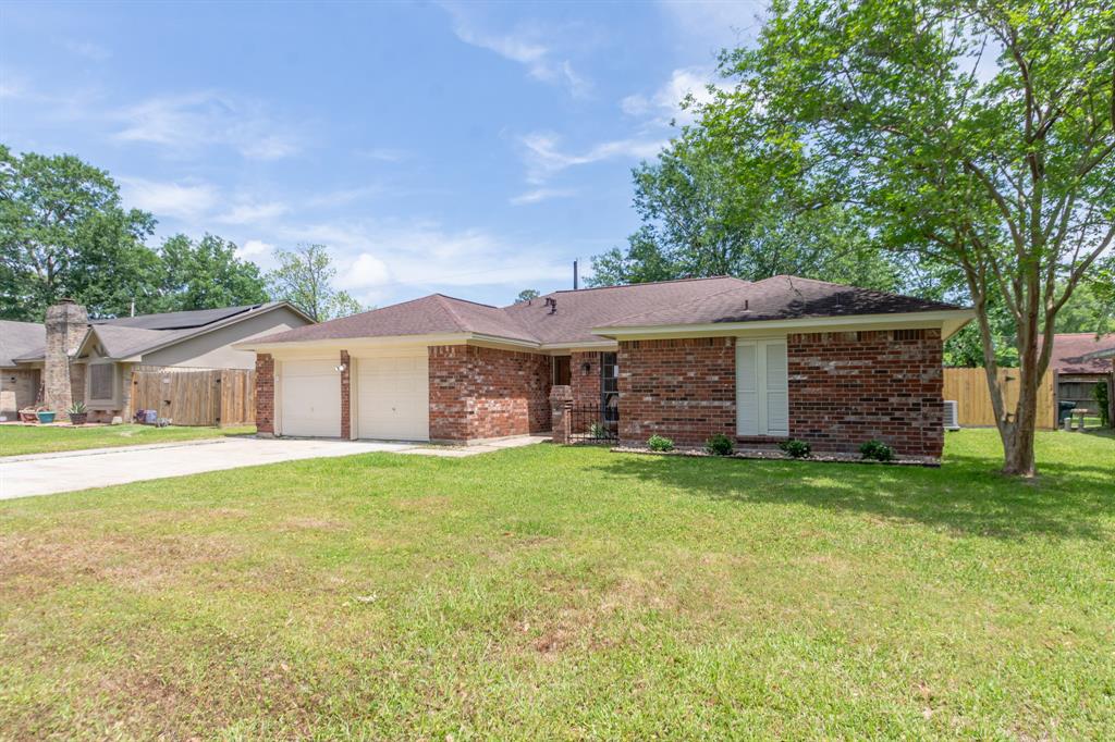 5106 Timber Ridge Street, Baytown, Texas image 2