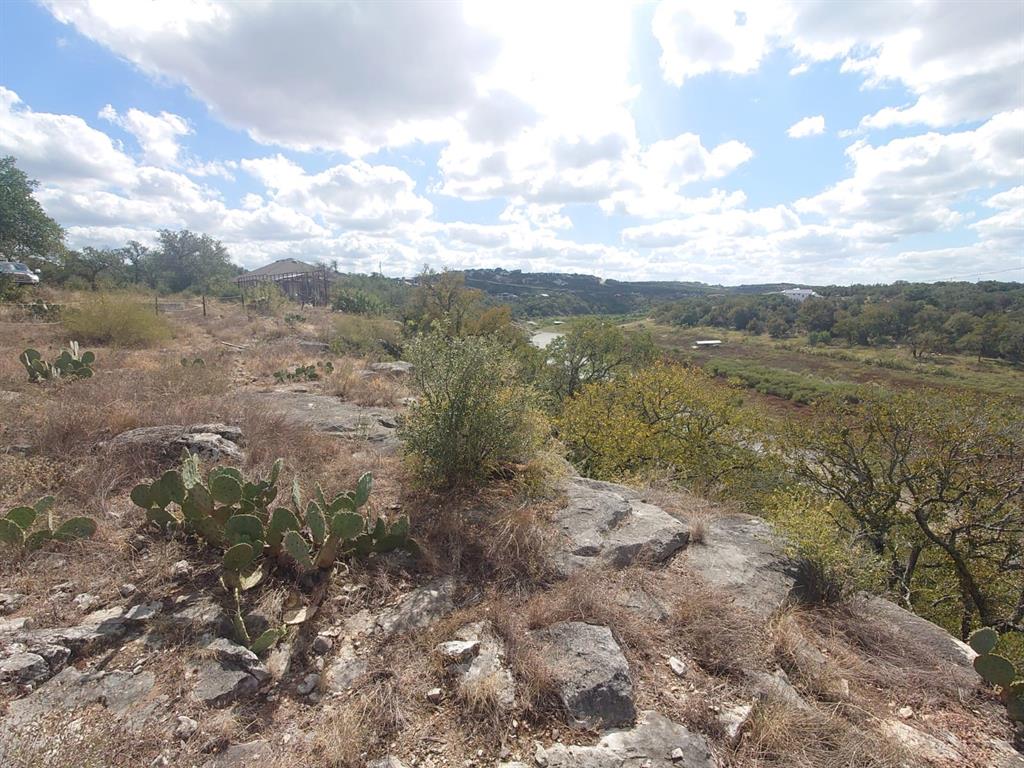 1102 Cliffview Drive, Spicewood, Texas image 8
