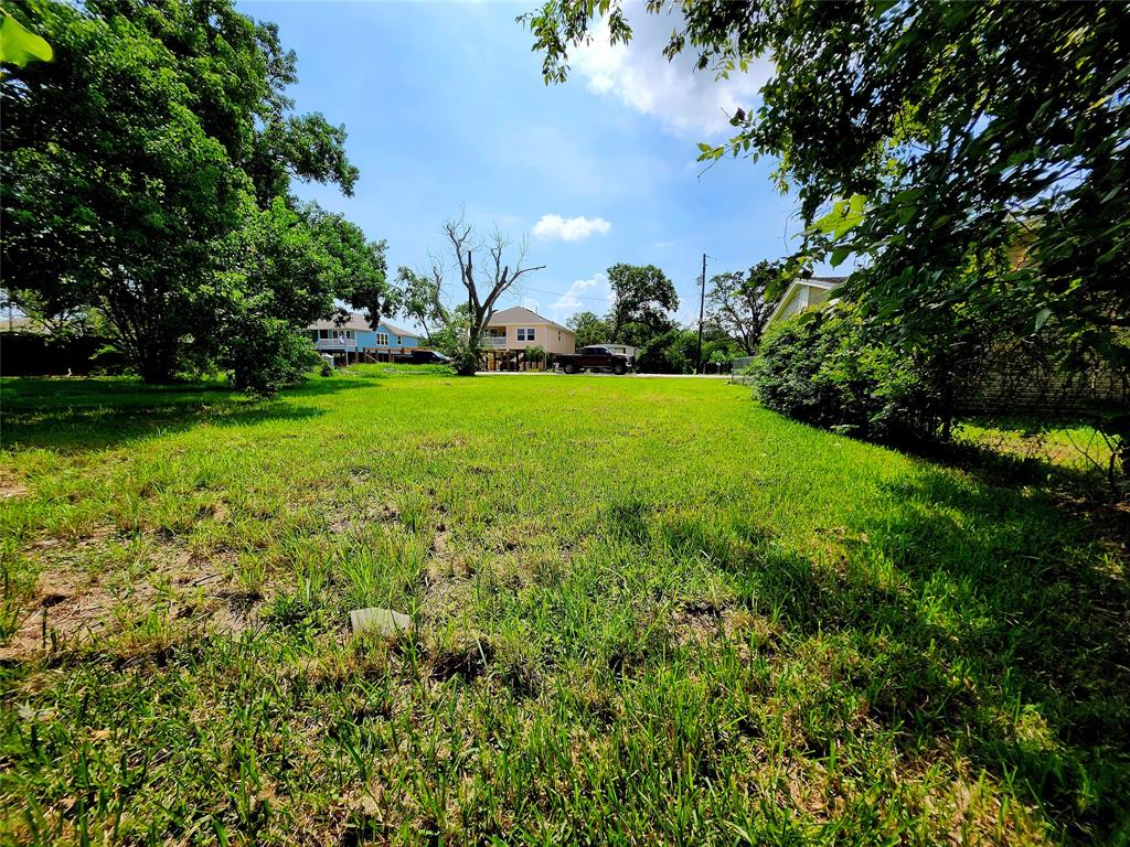 402 Bay Oaks Drive, La Porte, Texas image 1