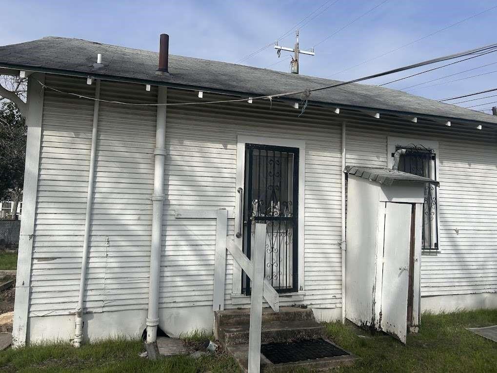 1718 N Walters St, San Antonio, Texas image 4