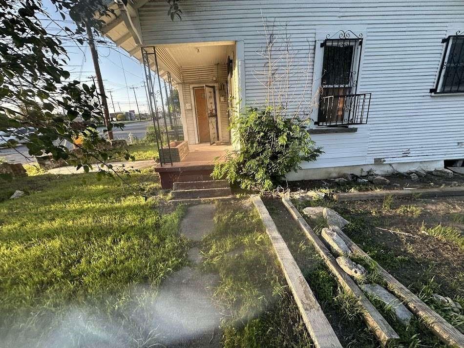 1718 N Walters St, San Antonio, Texas image 3