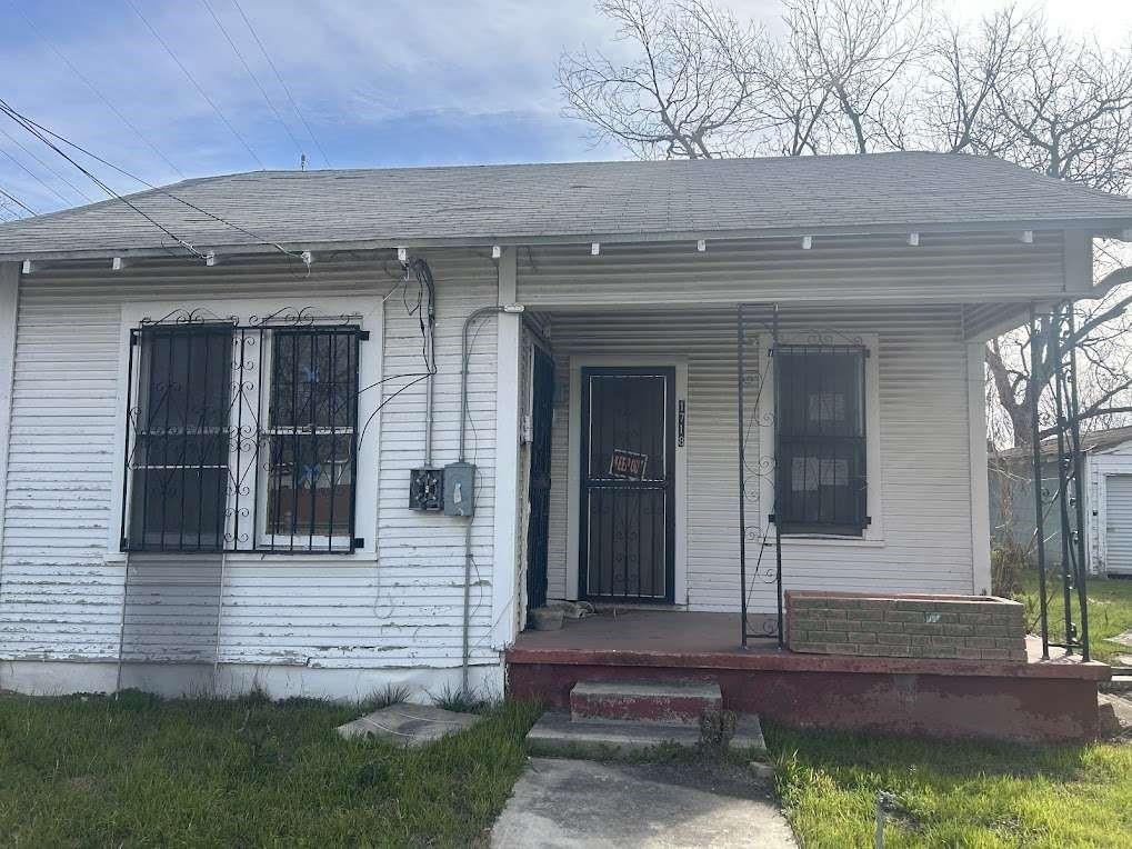 1718 N Walters St, San Antonio, Texas image 2