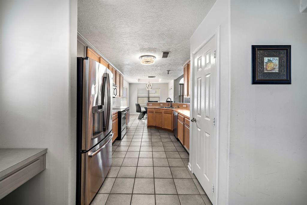 5730 Richfield Park Court, Rosharon, Texas image 6