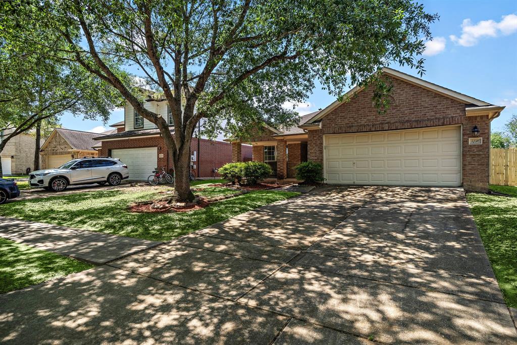 5730 Richfield Park Court, Rosharon, Texas image 2