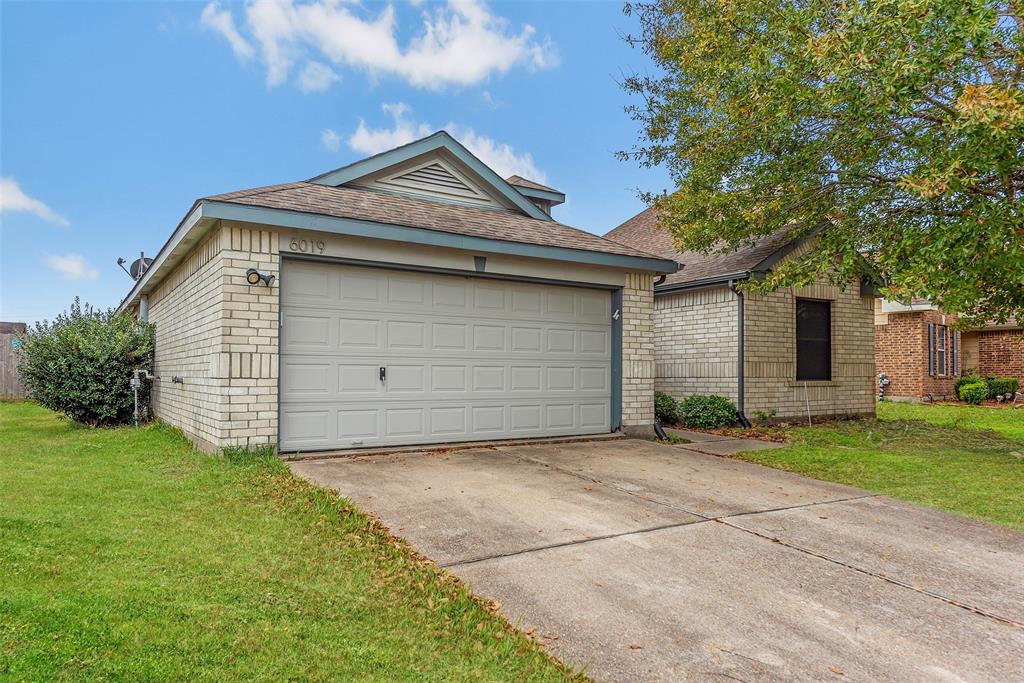 6019 Sandy Creek Drive, Baytown, Texas image 3