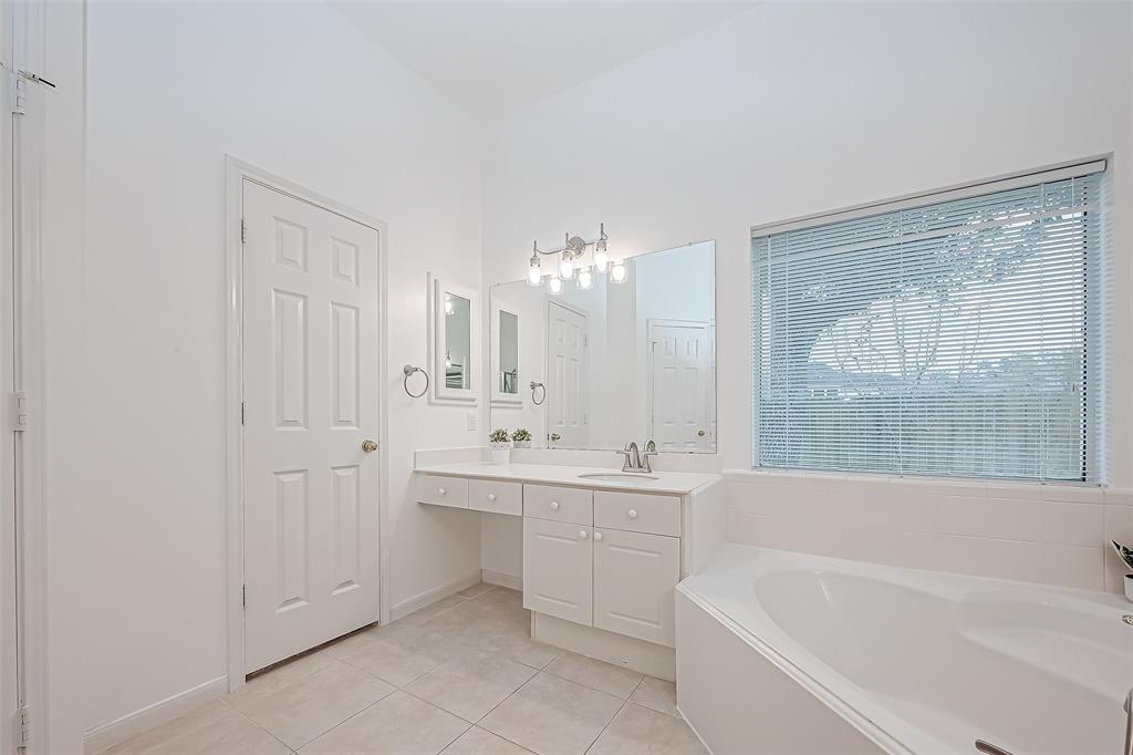 3655 Heritage Colony Drive, Missouri City, Texas image 30