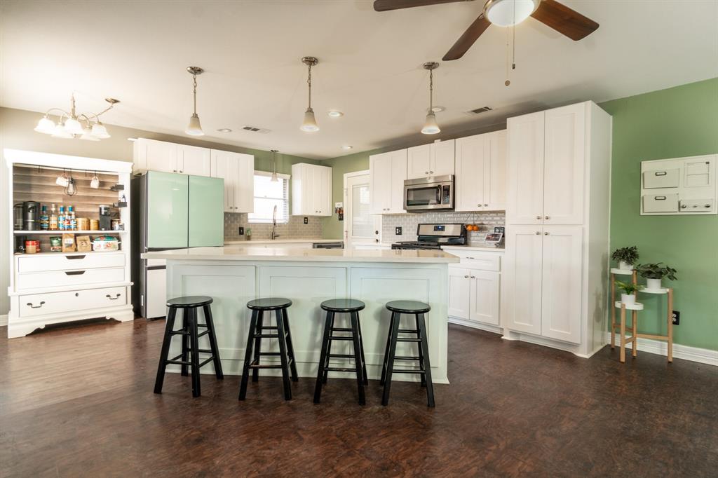 511 Magnolia Lane, Richwood, Texas image 7