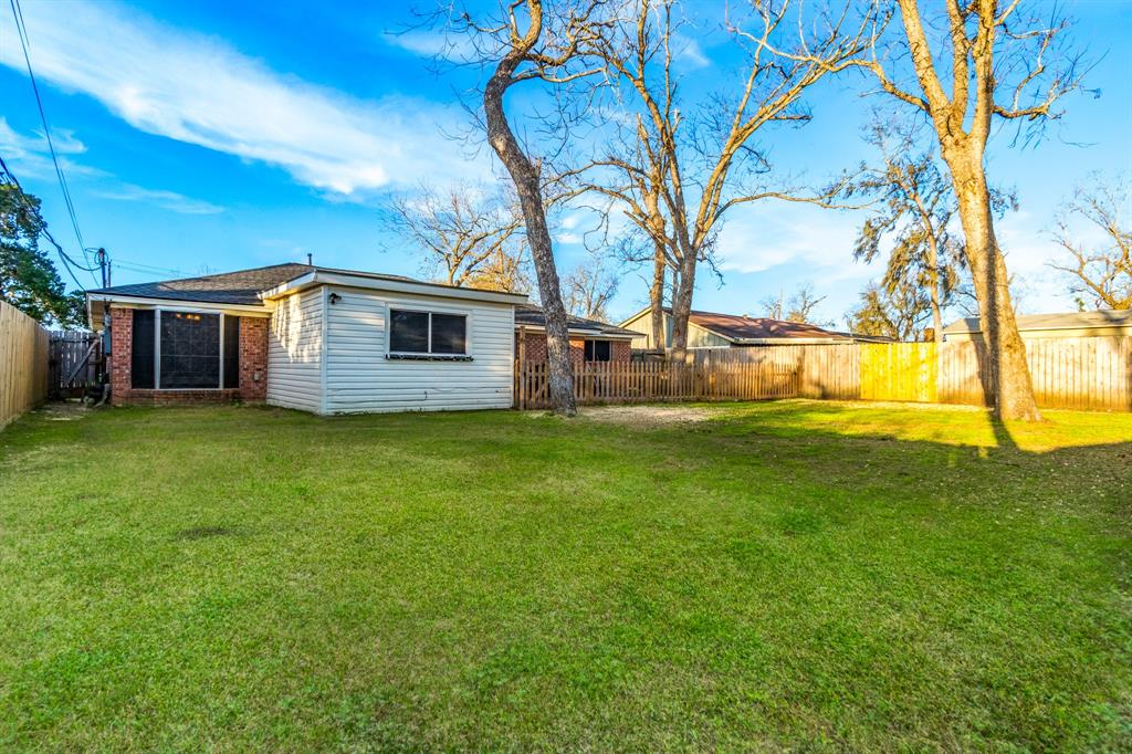 511 Magnolia Lane, Richwood, Texas image 17