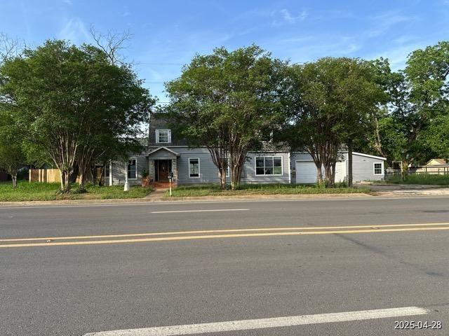 820 E Colorado Street, Pearsall, Texas image 1