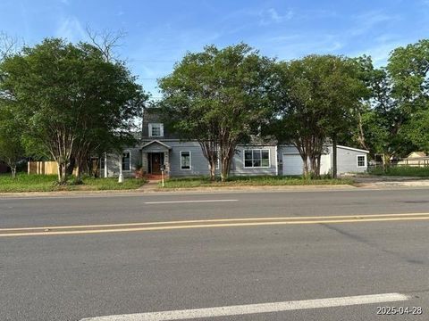 820 E Colorado Street Pearsall TX 78061