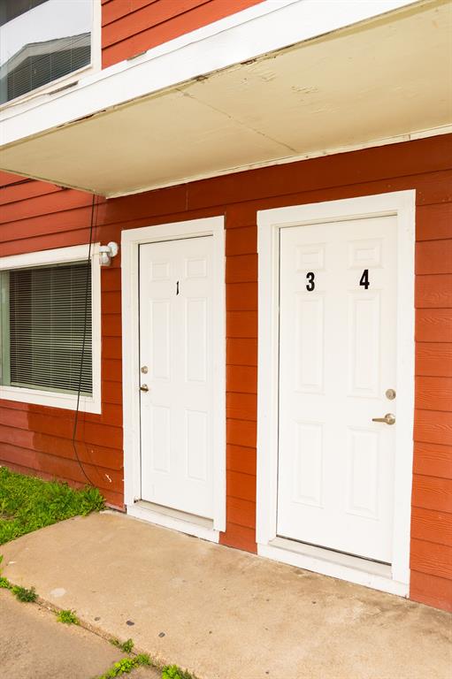 property-search 2 6614 London Street 12