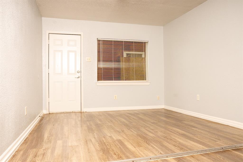property-search 3 6614 London Street 12