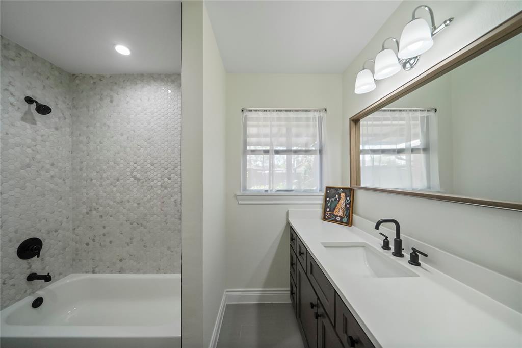 4266 T C Jester Boulevard, Houston, Texas image 22
