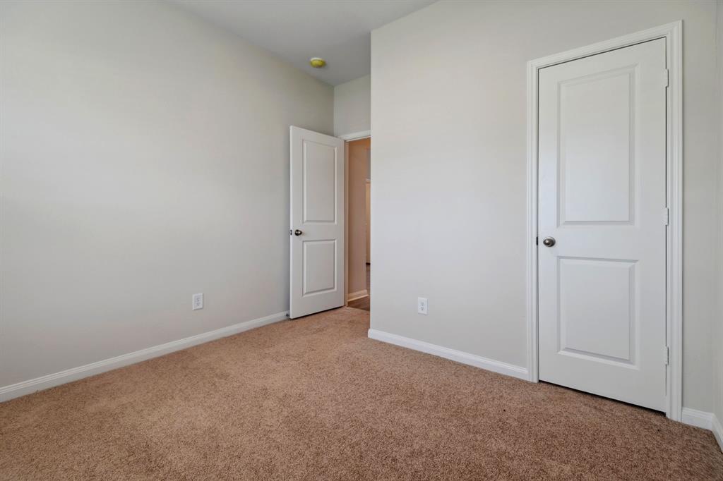 300 Kingston Way, Waller, Texas image 2