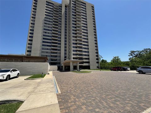 Photo of 49 Briar Hollow Lane #1201, Houston, TX 77027 (MLS # 3734817)