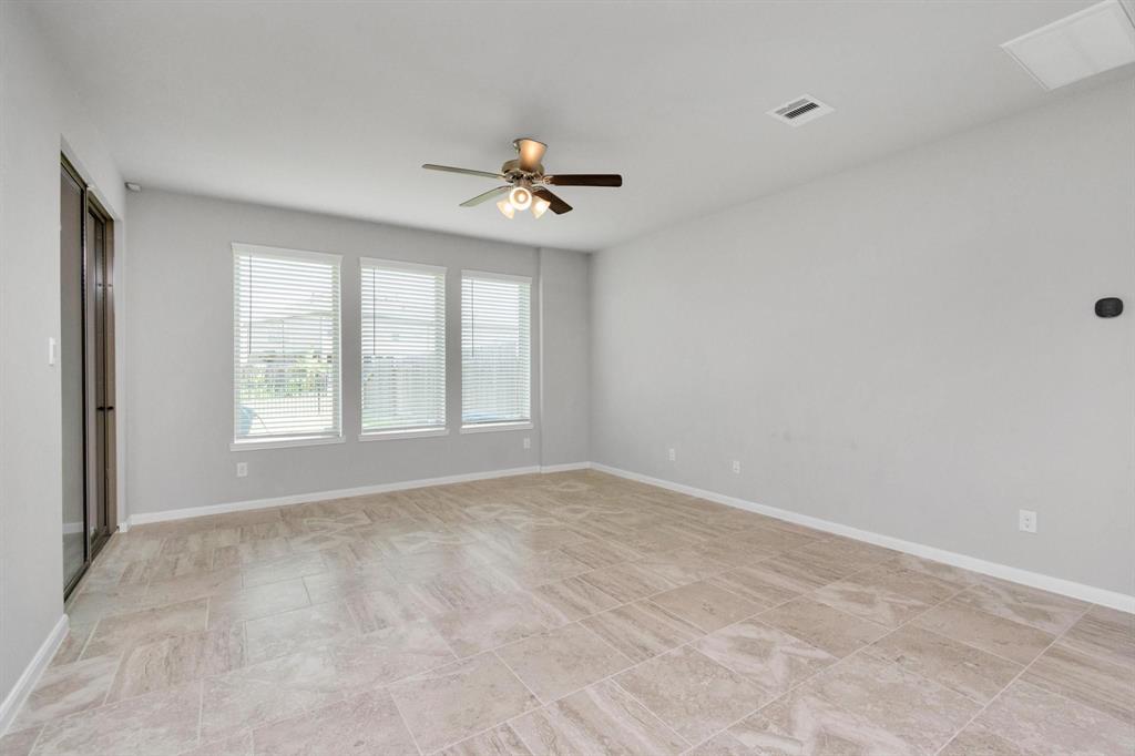 3804 Lancer Circle, Pearland, Texas image 8