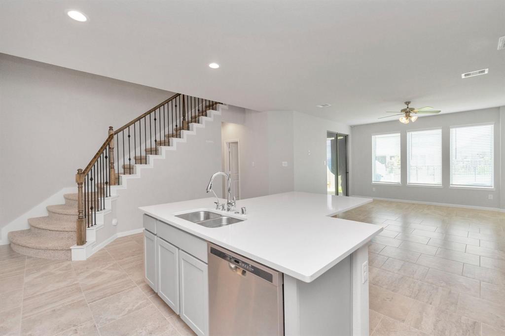 3804 Lancer Circle, Pearland, Texas image 4