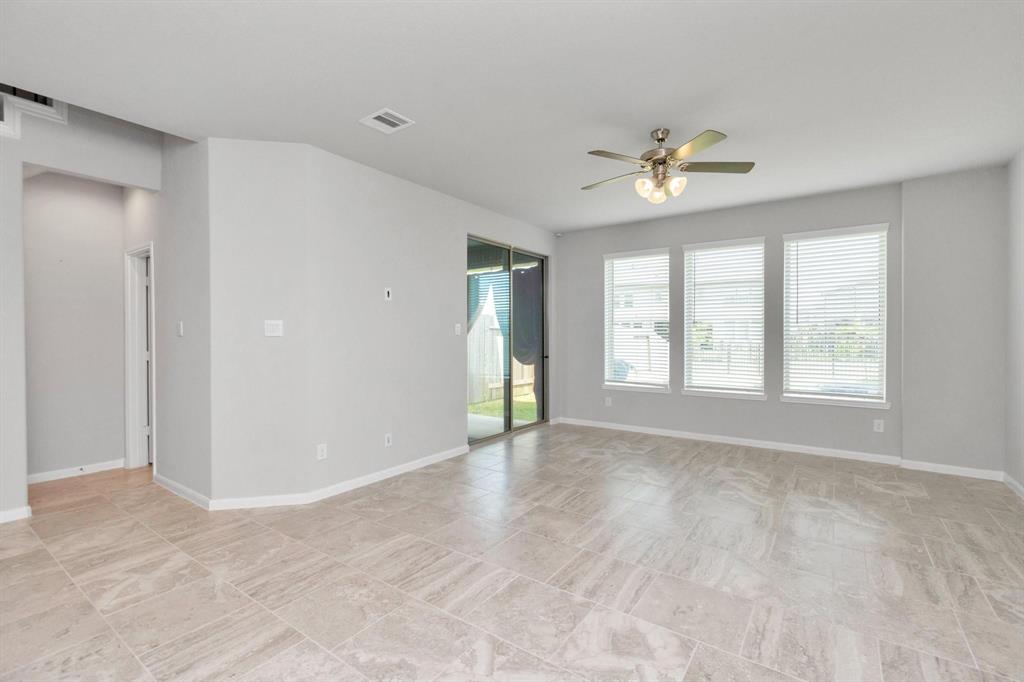 3804 Lancer Circle, Pearland, Texas image 9
