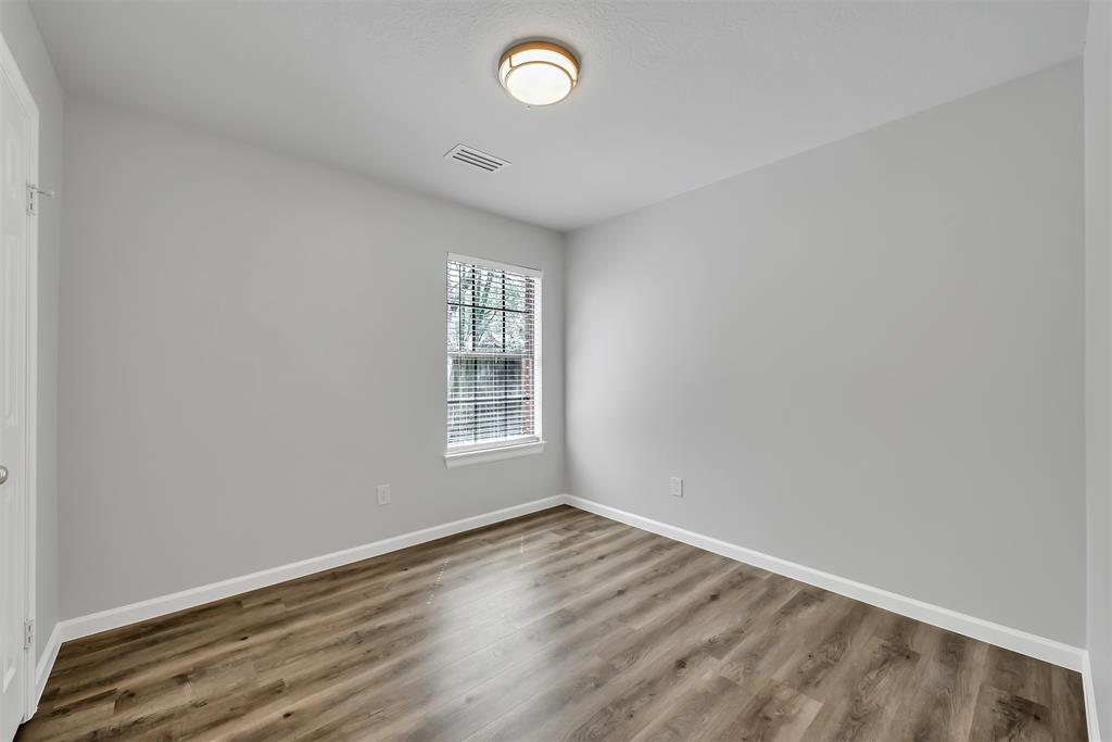 190 N Village Knoll Circle, The Woodlands, Texas image 15