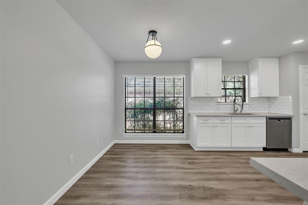 190 N Village Knoll Circle, The Woodlands, Texas image 7