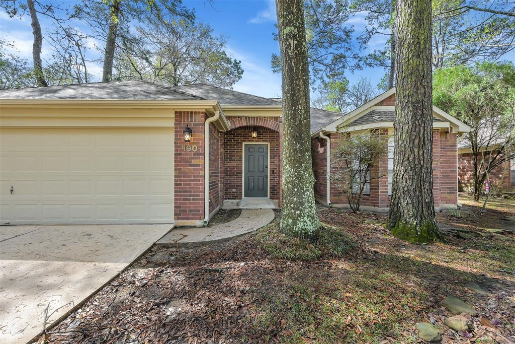 190 N Village Knoll Circle, The Woodlands, Texas image 2