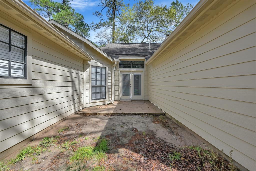 190 N Village Knoll Circle, The Woodlands, Texas image 18