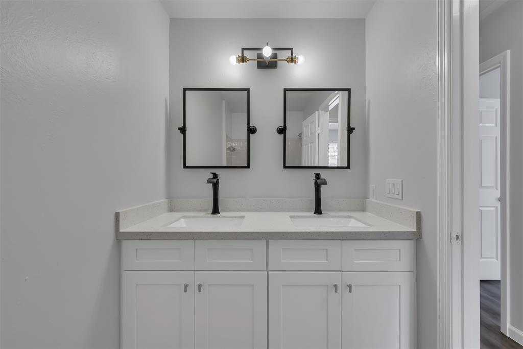 190 N Village Knoll Circle, The Woodlands, Texas image 16