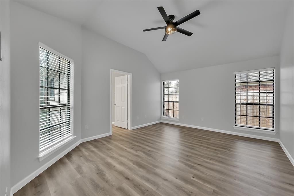 190 N Village Knoll Circle, The Woodlands, Texas image 10