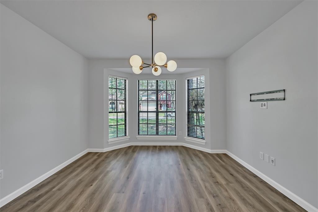 190 N Village Knoll Circle, The Woodlands, Texas image 4