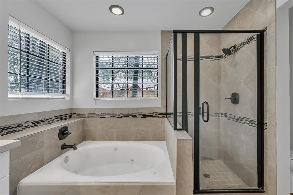 190 N Village Knoll Circle, The Woodlands, Texas image 11