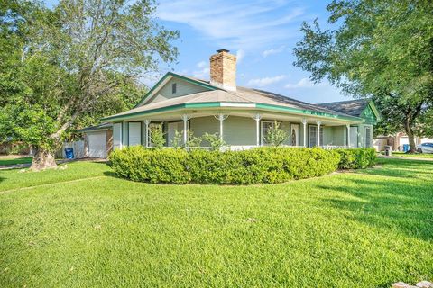 Single Family Residence in Texas City TX 2801 20th Avenue.jpg