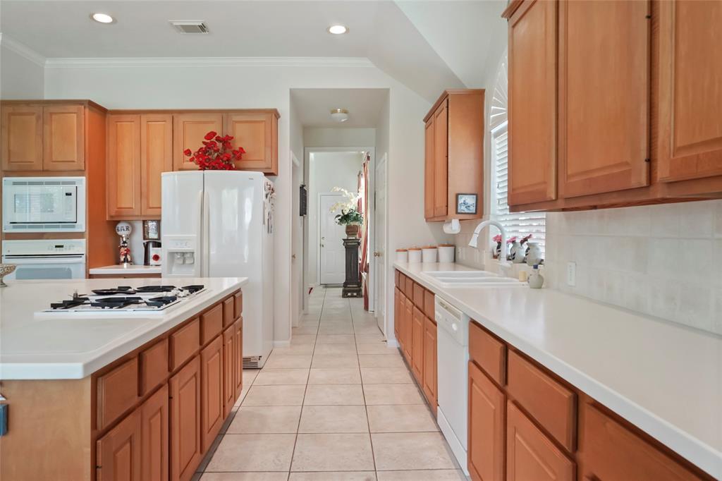 2821 Creek Bend Drive, Friendswood, Texas image 12