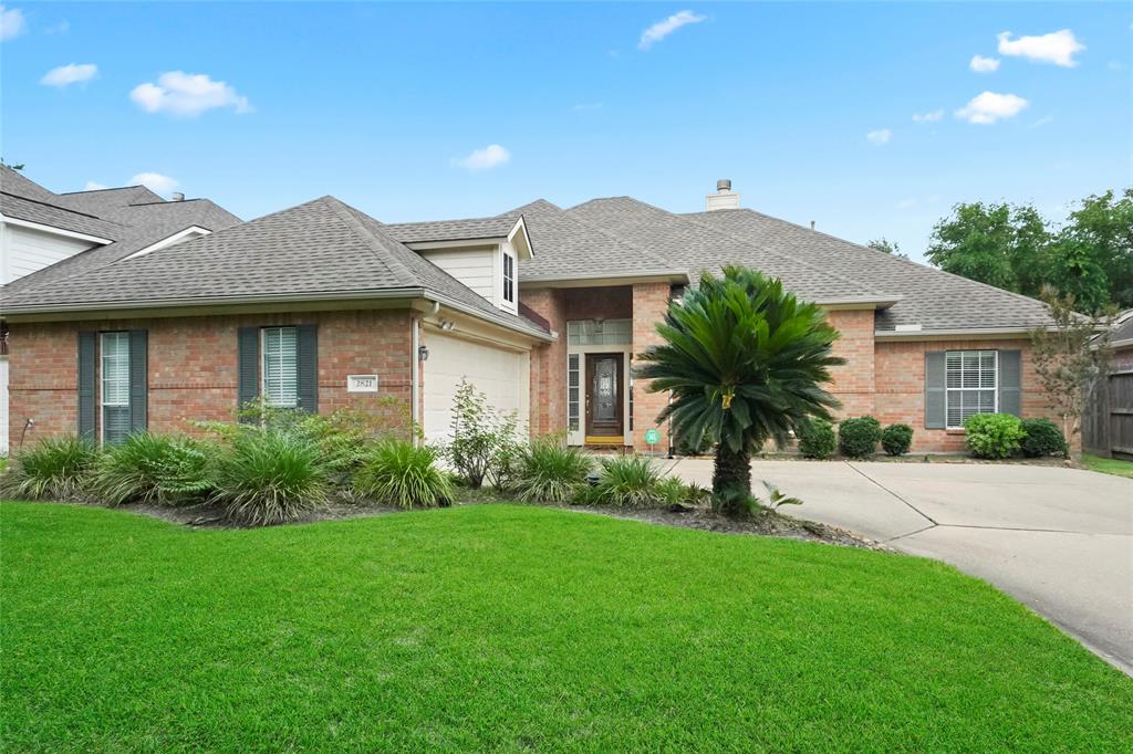 2821 Creek Bend Drive, Friendswood, Texas image 1