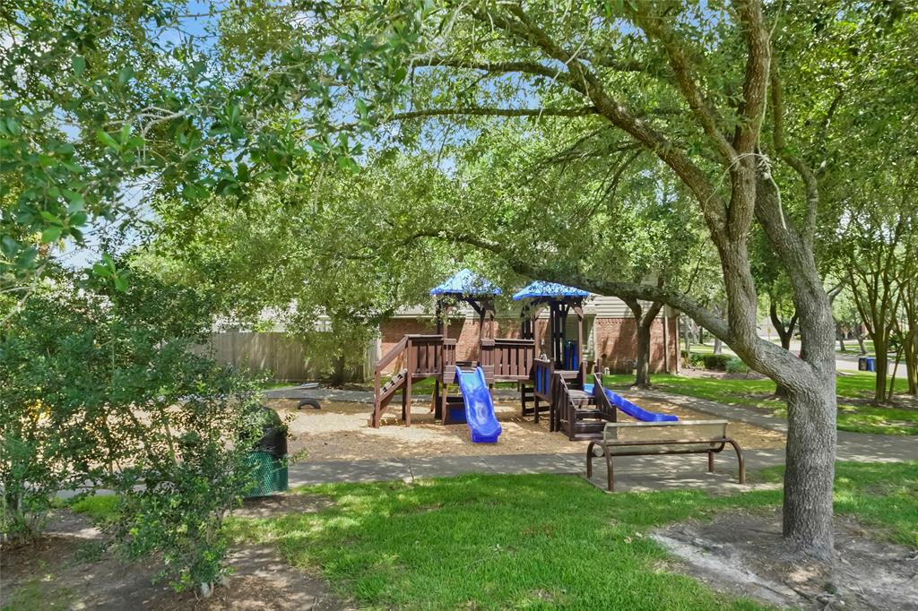2821 Creek Bend Drive, Friendswood, Texas image 25