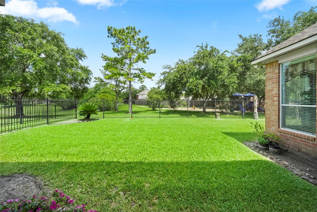 2821 Creek Bend Drive, Friendswood, Texas image 13