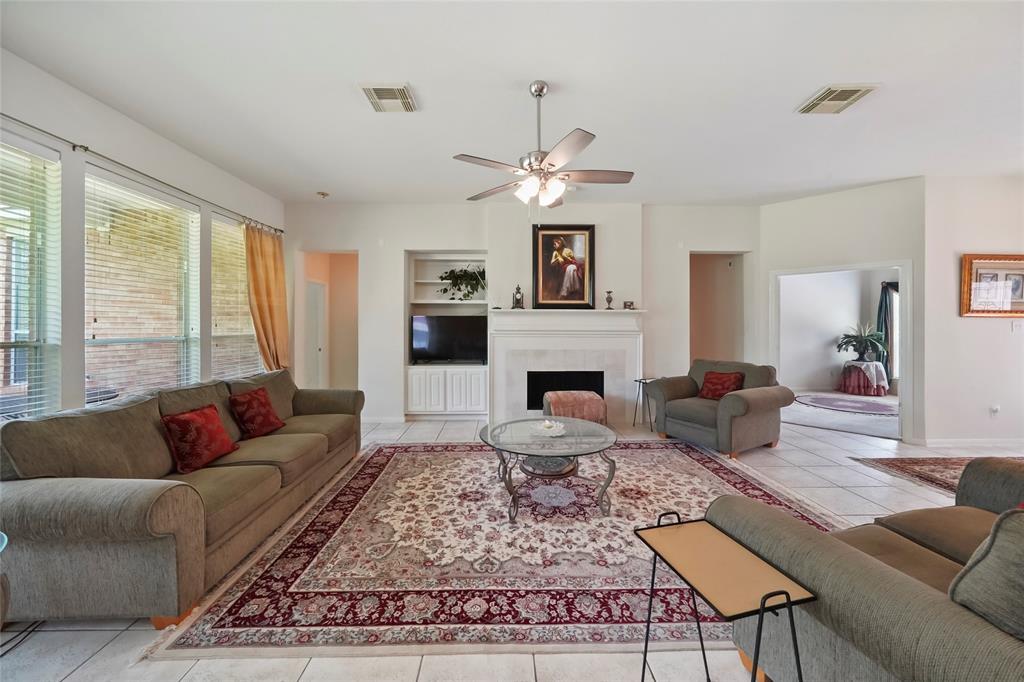 2821 Creek Bend Drive, Friendswood, Texas image 4