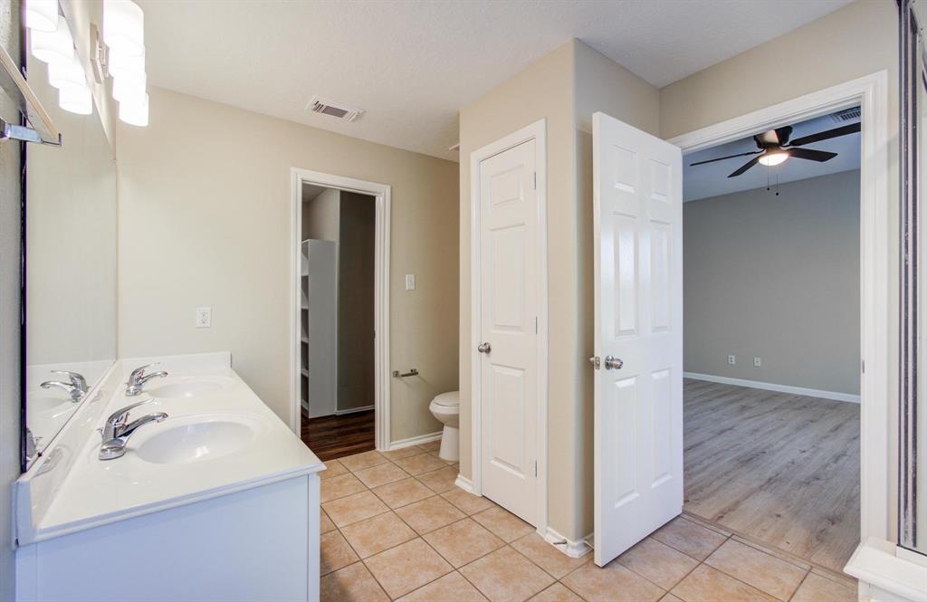 17230 Oakwood Chase Drive, Spring, Texas image 38