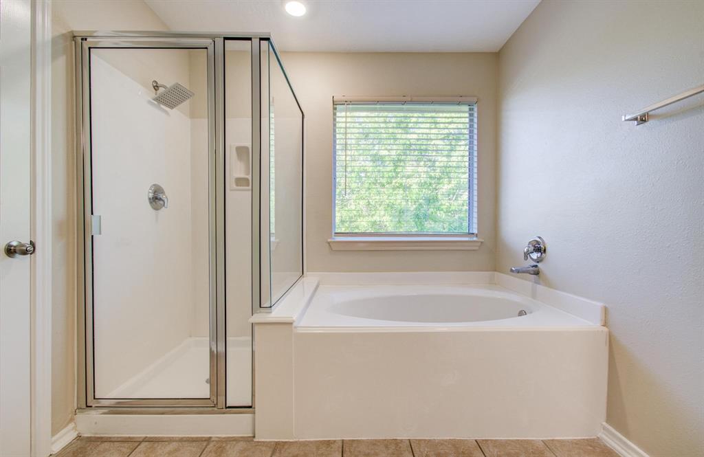 17230 Oakwood Chase Drive, Spring, Texas image 37