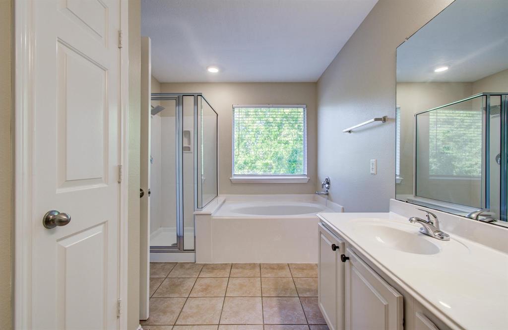 17230 Oakwood Chase Drive, Spring, Texas image 36