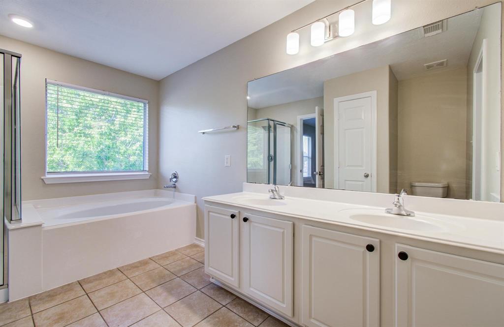 17230 Oakwood Chase Drive, Spring, Texas image 13
