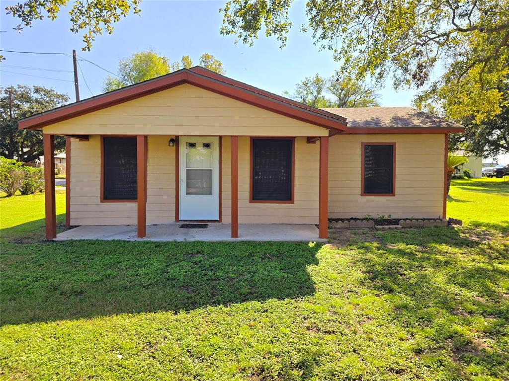 402 Avenue G, Van Vleck, Texas image 1