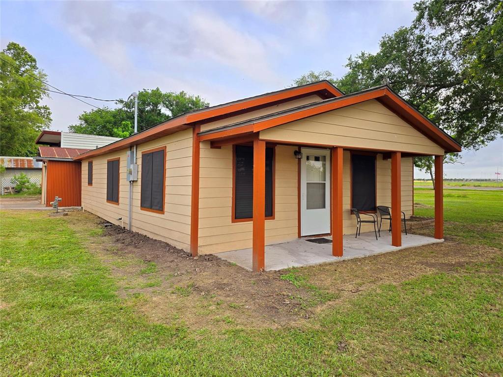 402 Avenue G, Van Vleck, Texas image 3