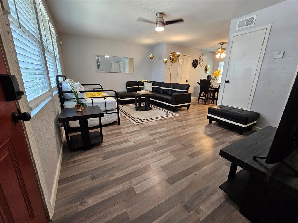 7886 Hamlet St St, Houston, Texas image 1