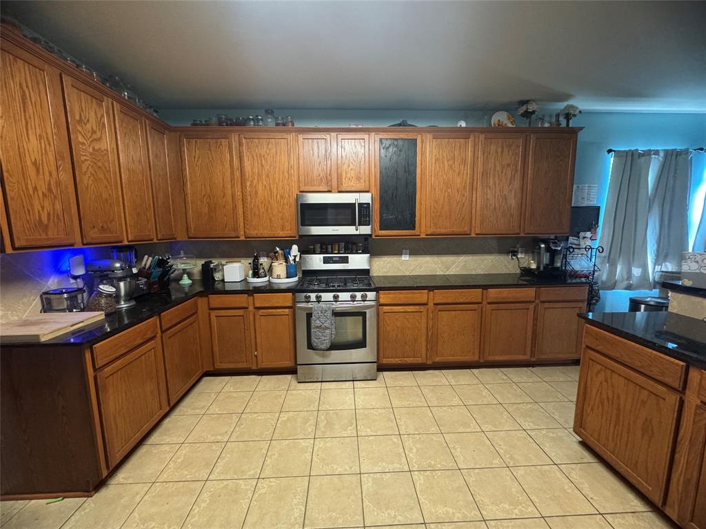 339 Lake Line Drive, Alvin, Texas image 6