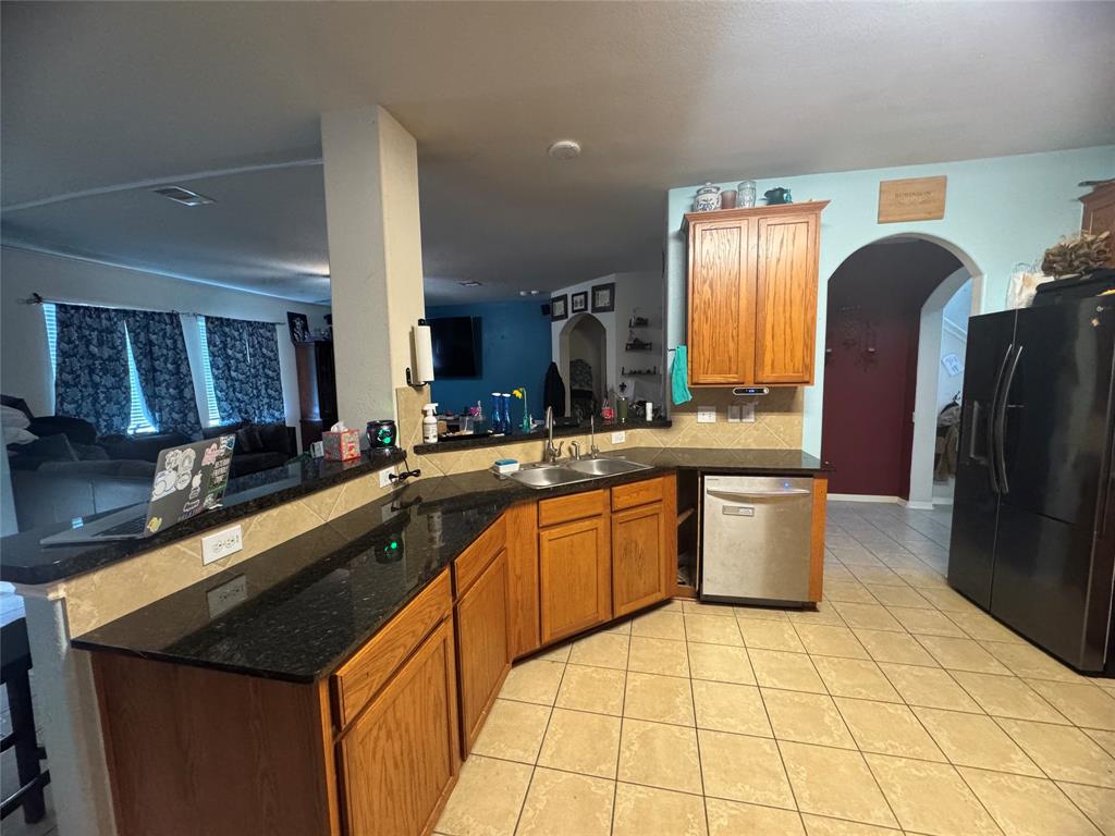 339 Lake Line Drive, Alvin, Texas image 7