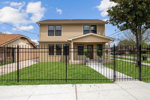 Single Family Residence in Houston TX 1313 Pearson Street.jpg