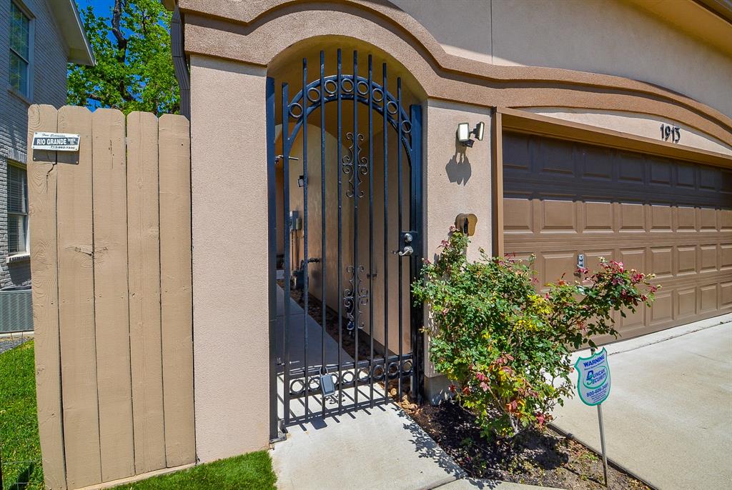 1913 Rosewood Street