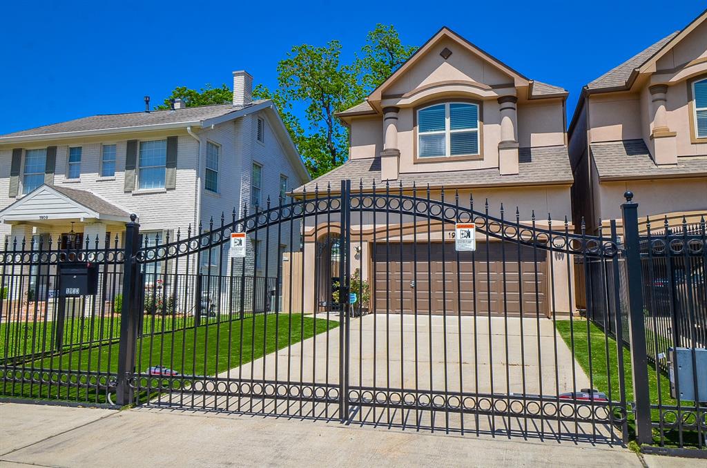 1913 Rosewood Street