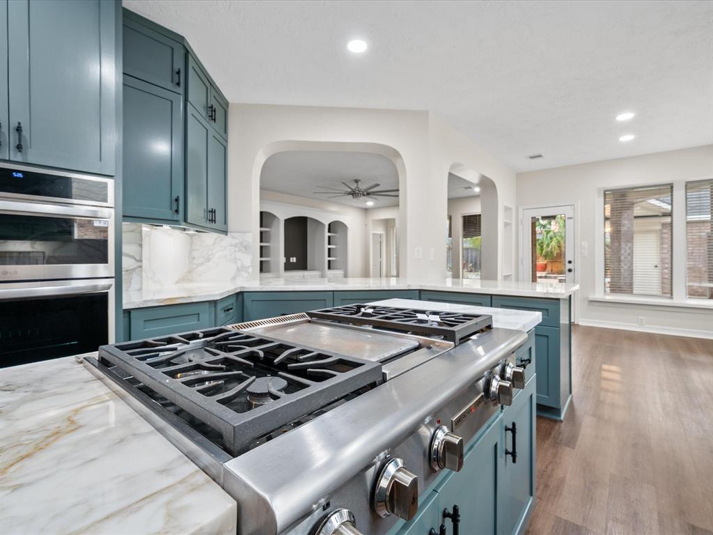 10218 Earlington Manor Drive, Spring, Texas image 10